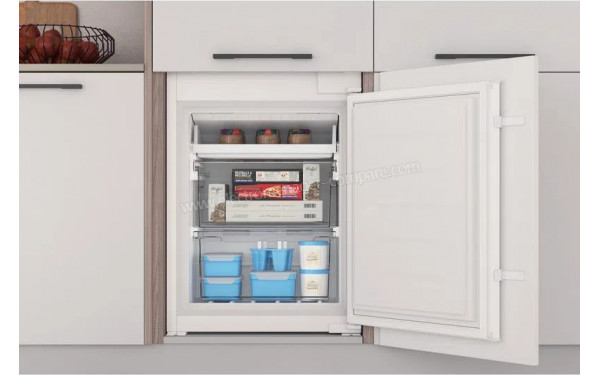 INDESIT INC18 T332 - Vue de l'int&eacute;rieur partie cong&eacute;lateur