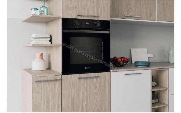 INDESIT IO 275P B - Appareil encastr&eacute; vue 3/4 gauche