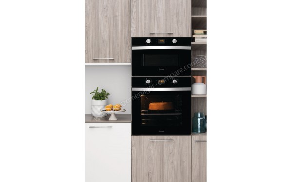 INDESIT MWI 4343 BL - Mise en situation vue de face
