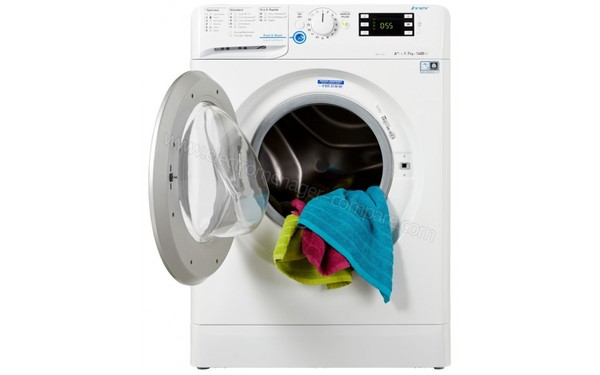 INDESIT XWE 71452 WSG FR - Vue de face avec hublot ouvert (cr&eacute;dit : Boulanger)