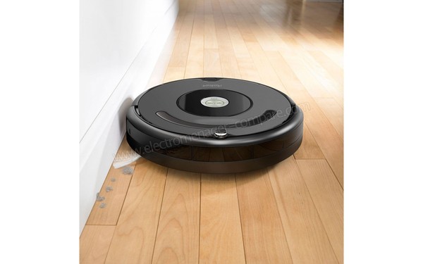 IROBOT Roomba 676 - Vue de face
