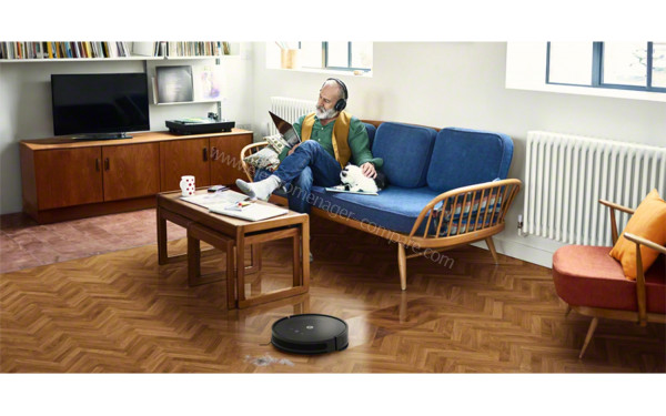IROBOT Roomba Combo Essential Noir - Mise en situation
