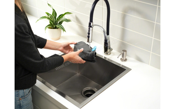 IROBOT Roomba Combo i8+ i8578 - Remplissage du r&eacute;servoir d'eau