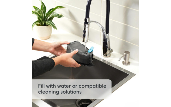 IROBOT Roomba Combo i5+ i557240 - Remplissage du r&eacute;servoir d'eau