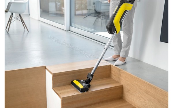 KARCHER VC 5 Cordless Premium Jaune - Mise en situation