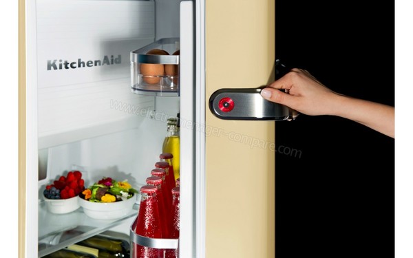 KITCHENAID KCFMA60150R - Poign&eacute;e porte ouverte (cr&eacute;dit : Boulanger)