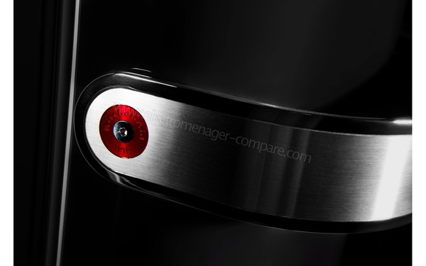 KITCHENAID KCFMB60150L - Poign&eacute;e de porte (cr&eacute;dit : Boulanger)