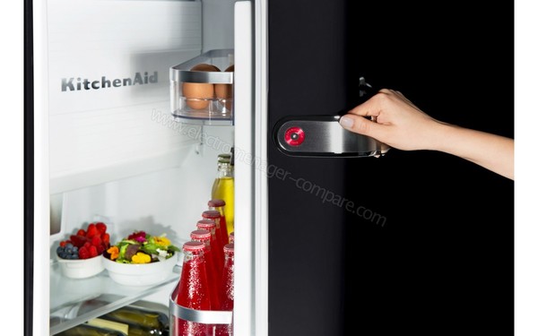 KITCHENAID KCFMB60150R - Poign&eacute;e porte ouverte (cr&eacute;dit : Boulanger)