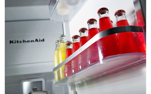 KITCHENAID KCFMB60150R - Balconnets contre-porte (cr&eacute;dit : Boulanger)