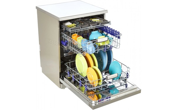 LG D14447IXS - Vue 3/4 gauche de l'int&eacute;rieur (cr&eacute;dit : Boulanger)