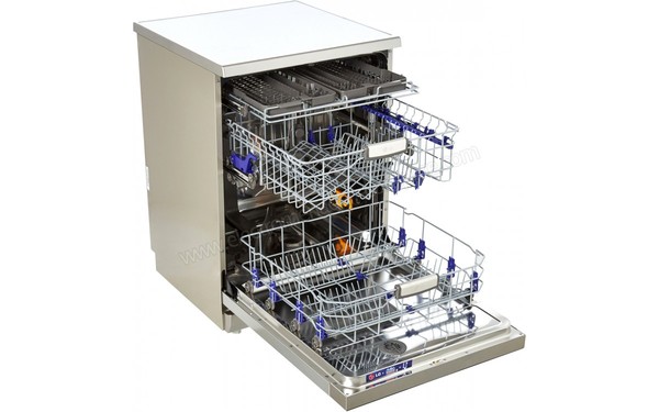 LG D14447IXS - Vue 3/4 gauche de l'int&eacute;rieur vide (cr&eacute;dit : Boulanger)