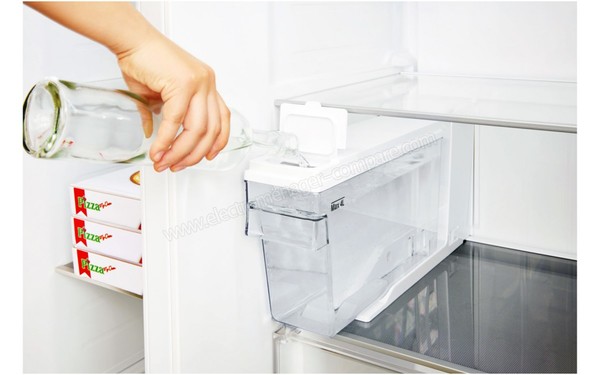 LG GSL6646PS - Remplissage du r&eacute;servoir d'eau du distributeur (cr&eacute;dit : Boulanger)