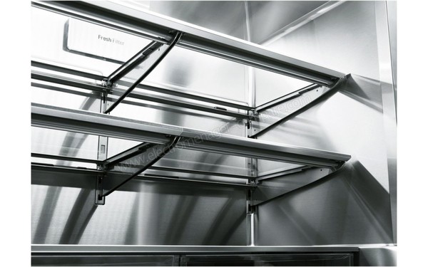 LG LSR100 - Vue des clayettes du r&eacute;frig&eacute;rateur (cr&eacute;dit : Darty)