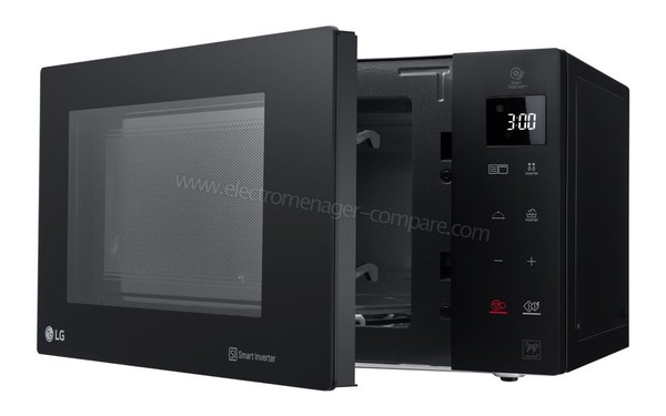 LG MH6535GDB - Vue 3/4 droite, porte ouverte (cr&eacute;dit : Boulanger)