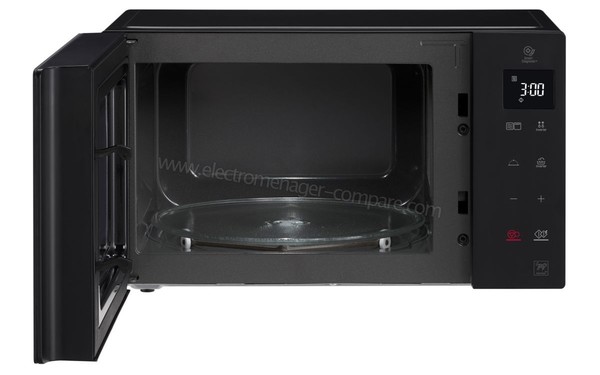 LG MH6535GDB - Vue de face, porte ouverte (cr&eacute;dit : Boulanger)