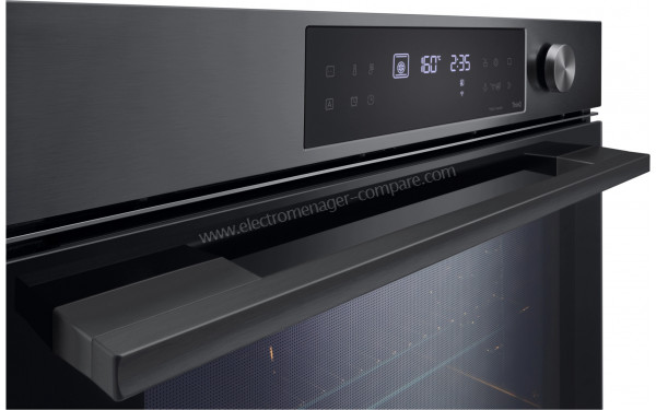 LG WS7D7652CB - Vue 3/4 gauche sur la poign&eacute;e et le bandeau de commandes