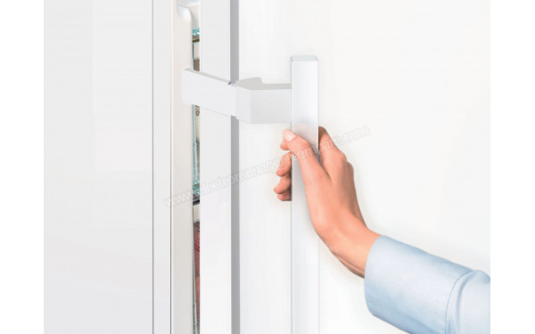 LIEBHERR K4330-21 - Poign&eacute;e &agrave; d&eacute;pression (cr&eacute;dit : Boulanger)