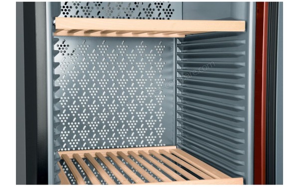 LIEBHERR WK 137 - Vue des clayettes (cr&eacute;dit : Boulanger)