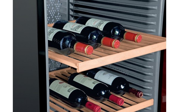 LIEBHERR WK 137 - Vue des clayettes (cr&eacute;dit : Boulanger)