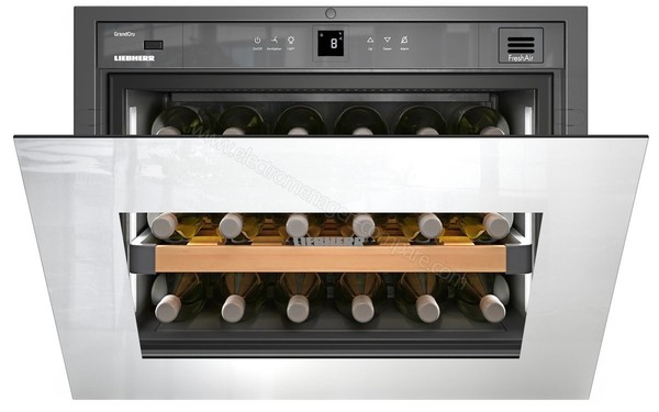 LIEBHERR WKEgw 582 - Vue de face porte ouverte