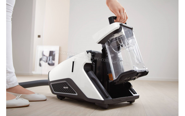 MIELE Blizzard CX1 Blanc Comfort XL PowerLine SKMF5 - Mise en situation