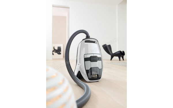 MIELE Blizzard CX1 Blanc Comfort XL PowerLine SKMF5 - Mise en situation