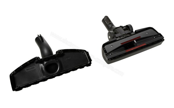 MIELE Blizzard CX1 Noir Comfort EcoLine SKMP3 - Vue du dessous brosses  (cr&eacute;dit : Boulanger)
