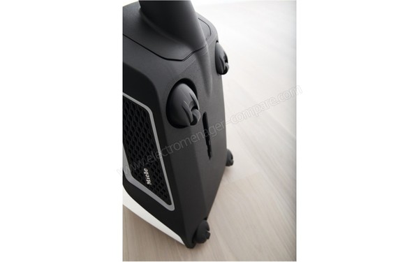 MIELE Blizzard CX1 Excellence EL - Vue sur les roulettes (cr&eacute;dit : Darty)