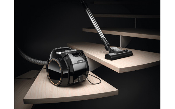 MIELE Boost CX1 Noir Cat&Dog PowerLine SNCF0 - Mise en situation