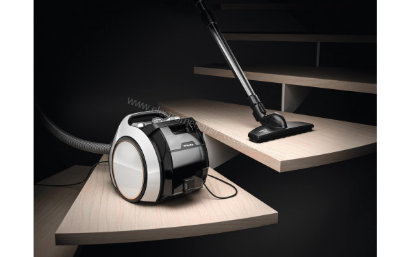 MIELE Boost CX1 Blanc Parquet PowerLine SNCF0 - Mise en situation