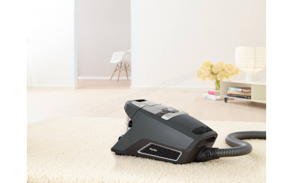 MIELE Blizzard CX1 Gris Cat&Dog Flex PowerLine SKCF5 - Mise en situation