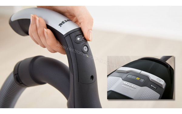 MIELE Blizzard CX1 Noir Comfort Powerline SKMF5 - Mise en situation