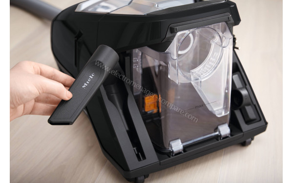 MIELE Blizzard CX1 Noir Comfort Powerline SKMF5 - Mise en situation