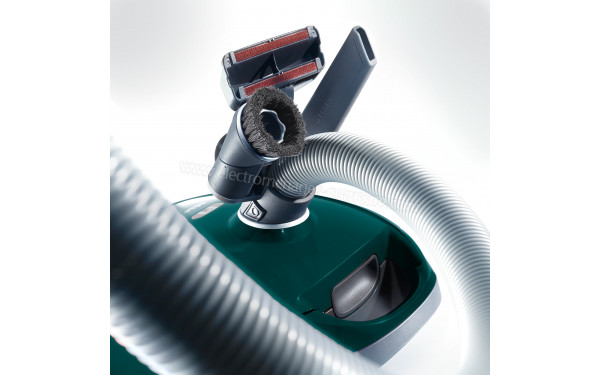 MIELE Compact C2 Vert P&eacute;trole Flex Powerline SDRF5 - Mise en situation