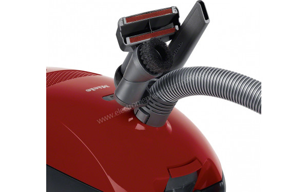 MIELE Classic C1 Rouge PowerLine SBAF5 - Mise en situation