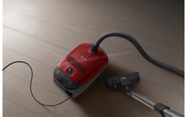MIELE Classic C1 Rouge PowerLine SBAF5 - Mise en situation