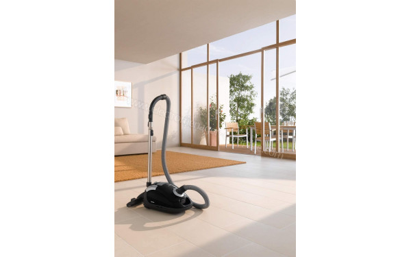 MIELE Compact C1 Noir Ecoline v2 - Mise en situation