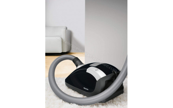 MIELE Compact C1 Noir Ecoline v2 - Mise en situation