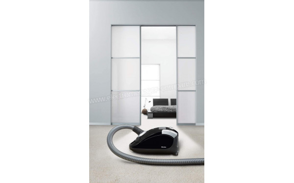 MIELE Compact C1 Noir Ecoline v2 - Mise en situation