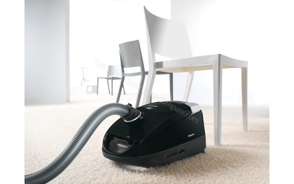 MIELE Compact C2 Noir HardFloor EcoLine SDRP4 - Vue 3/4 droite