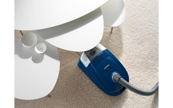MIELE Compact C2 Bleu Marine PowerLine v2 - Mise en situation
