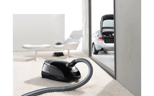 MIELE Complete C2 Noir PowerLine SFAF3 - Mise en situation