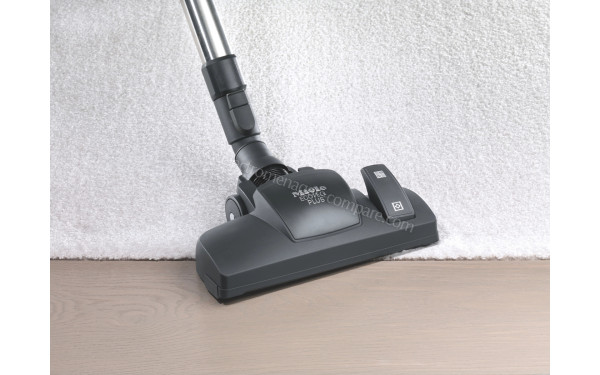 MIELE Compact C2 Blanc Lotus Silence Harfloor - Vue de la brosse principale (cr&eacute;dit : Boulanger)