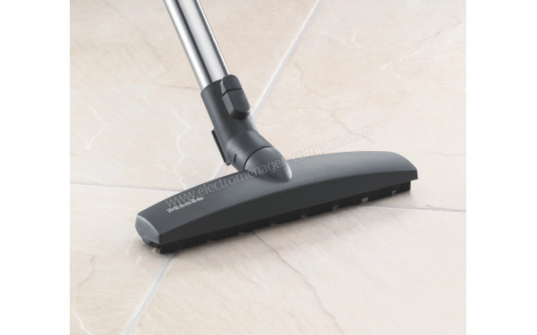 MIELE Compact C2 Blanc Lotus Silence Harfloor - Vue de la brosse sols durs (cr&eacute;dit : Boulanger)