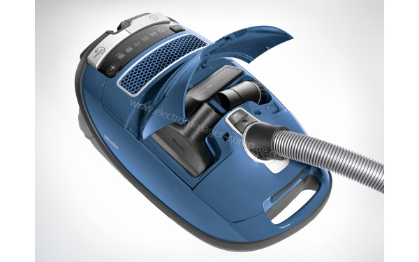 MIELE Complete C3 Bleu Allergy PowerLine SGFF5 - Vue du dessus avec accessoires