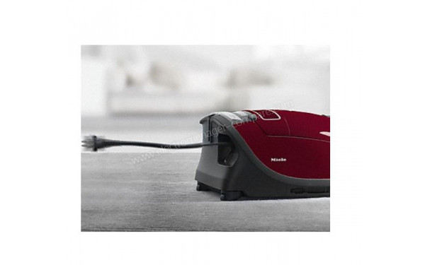 MIELE Complete C3 Rouge Cat&Dog PowerLine SGEF5 - Mise en situation