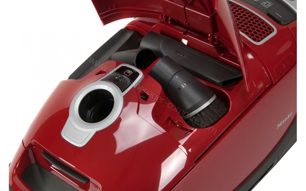 MIELE Complete C3 Red EcoLine Plus - Vue de l'int&eacute;rieur (cr&eacute;dit : Darty)