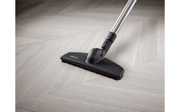 MIELE Complete C3 Noir Select Parquet Powerline SGDF3 - Mise en situation