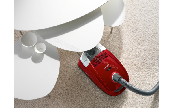 MIELE Compact C2 Rouge Mangue Ecoline - Mise en situation