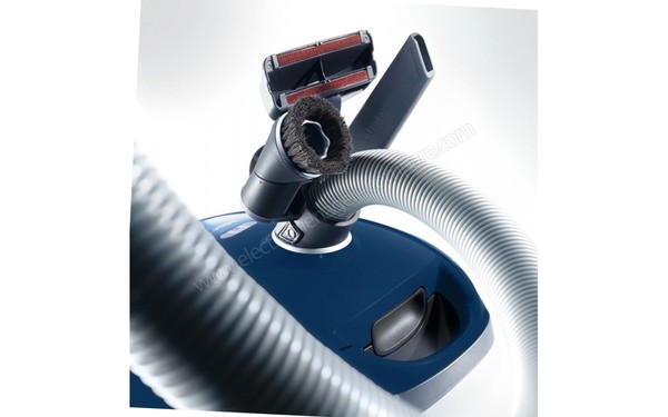 MIELE Compact C2 Excellence EcoLine - Rangement accessoires (cr&eacute;dit : Darty)